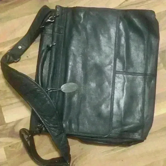 KENNETH Cole handbag